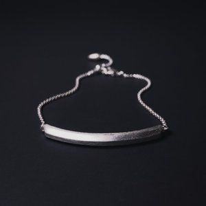 Kendra Scott Eloise Ann Minimalist Silver Metal Curved Bar Chain Slider Bracelet